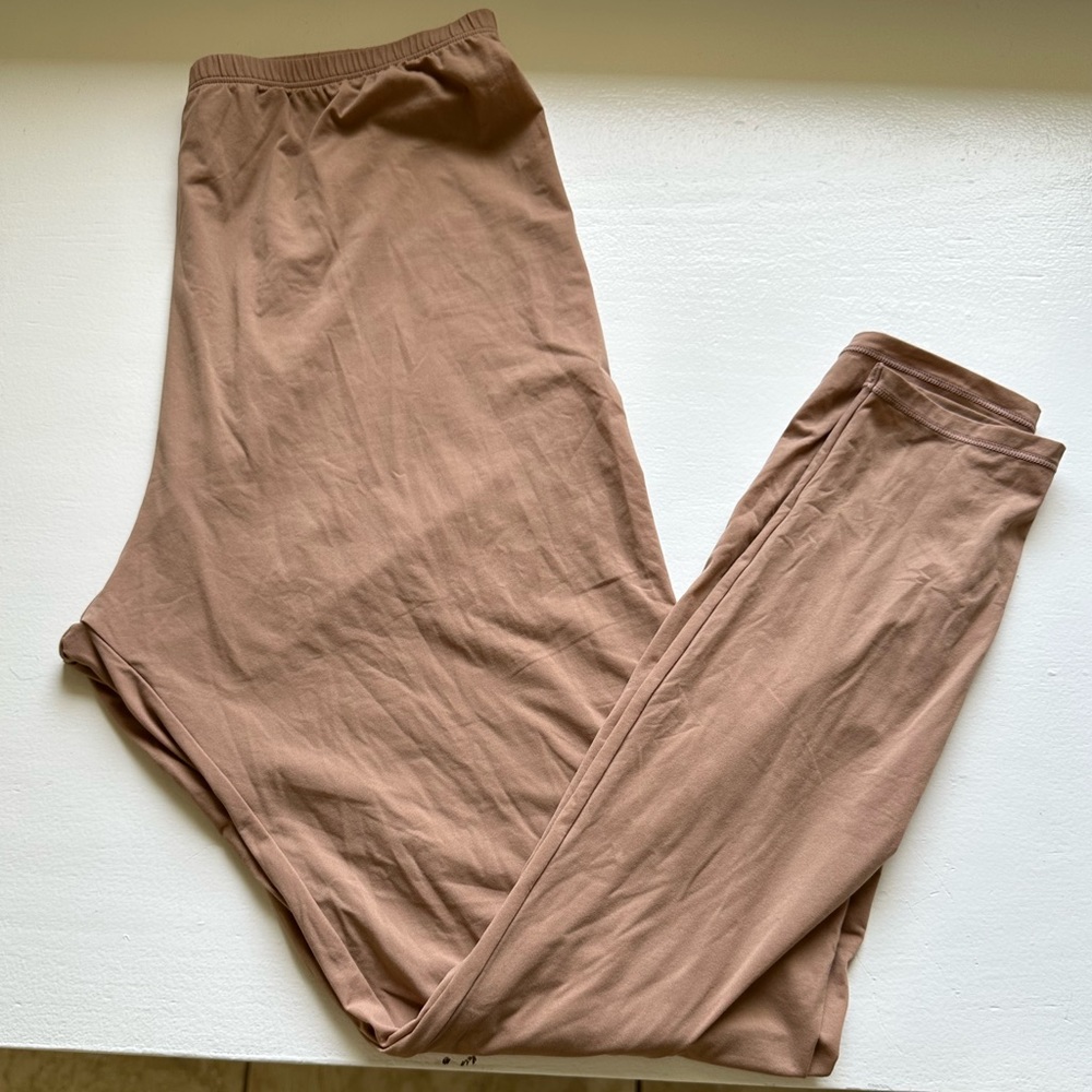 Skims fits everyone leggings